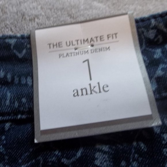 Chico's Ultimate fit ankle jeans - Picture 2 of 8